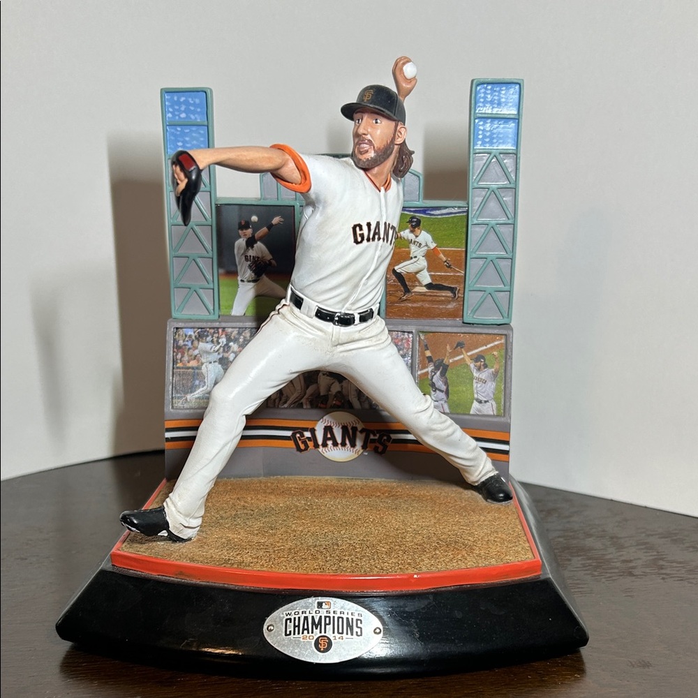 Hawthorne Village SF Giants Madison Bumgarner Signature Moment Sculpture
